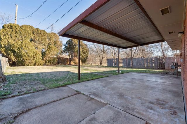 753 SW 4th Place, Moore, OK 73160