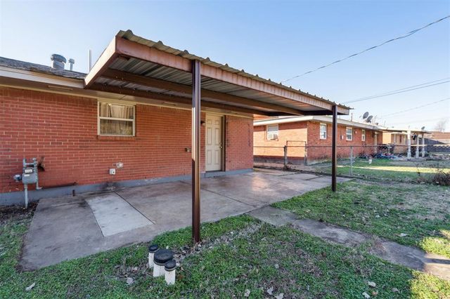 753 SW 4th Place, Moore, OK 73160