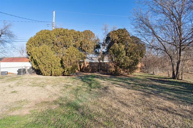 753 SW 4th Place, Moore, OK 73160