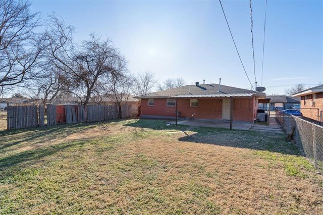 753 SW 4th Place, Moore, OK 73160