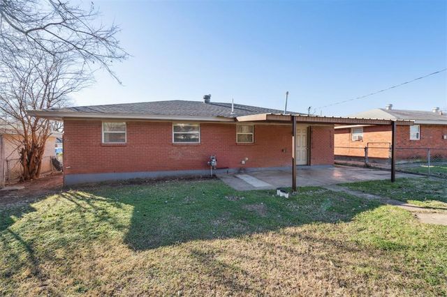 753 SW 4th Place, Moore, OK 73160