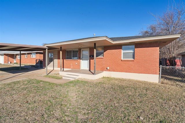753 SW 4th Place, Moore, OK 73160