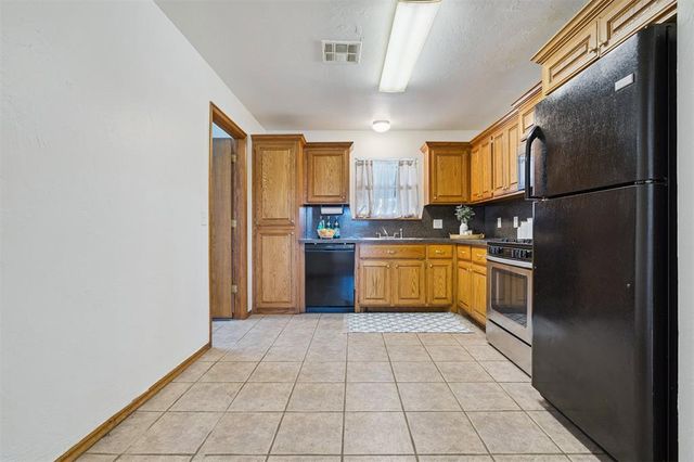 753 SW 4th Place, Moore, OK 73160