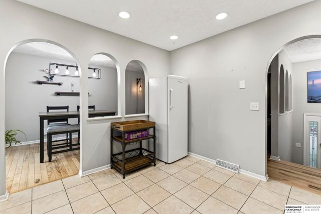 1612 Peterson Drive, Omaha, NE 68130