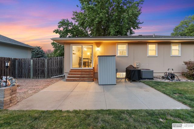1612 Peterson Drive, Omaha, NE 68130