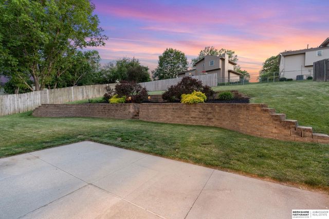 1612 Peterson Drive, Omaha, NE 68130