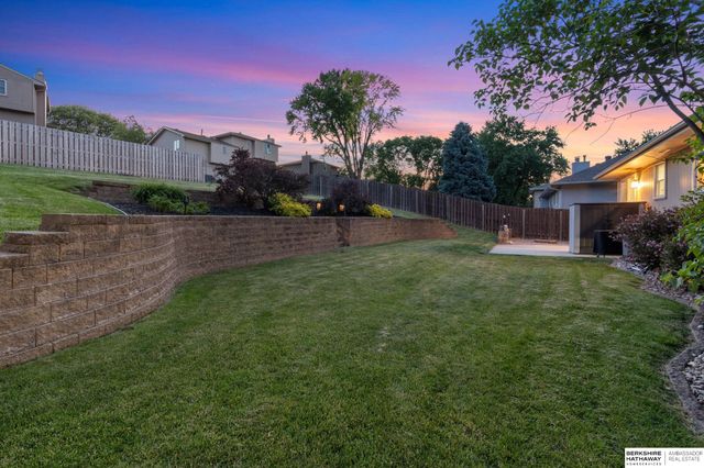 1612 Peterson Drive, Omaha, NE 68130