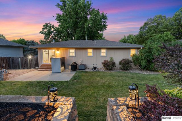 1612 Peterson Drive, Omaha, NE 68130