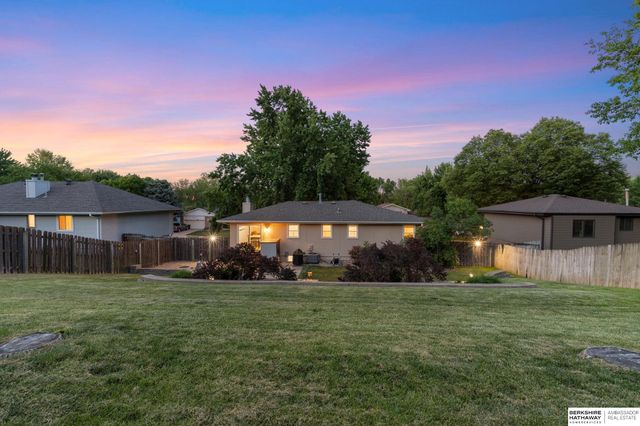 1612 Peterson Drive, Omaha, NE 68130