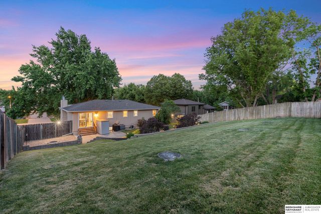 1612 Peterson Drive, Omaha, NE 68130