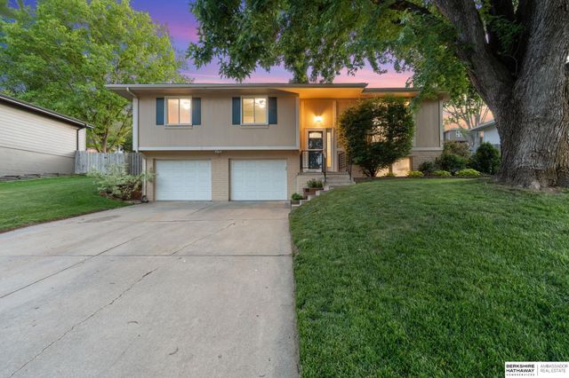 1612 Peterson Drive, Omaha, NE 68130