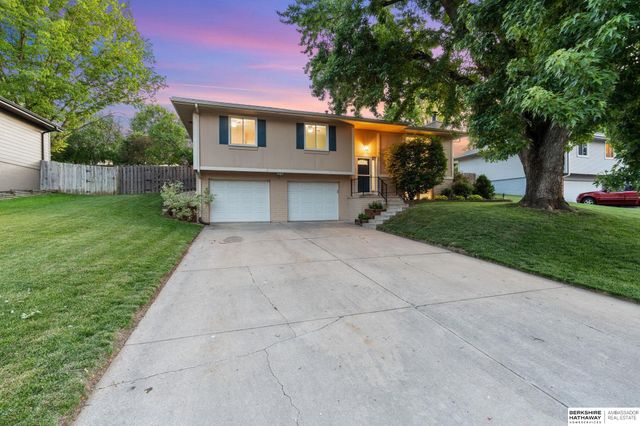 1612 Peterson Drive, Omaha, NE 68130