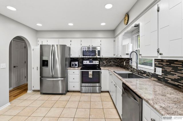 1612 Peterson Drive, Omaha, NE 68130
