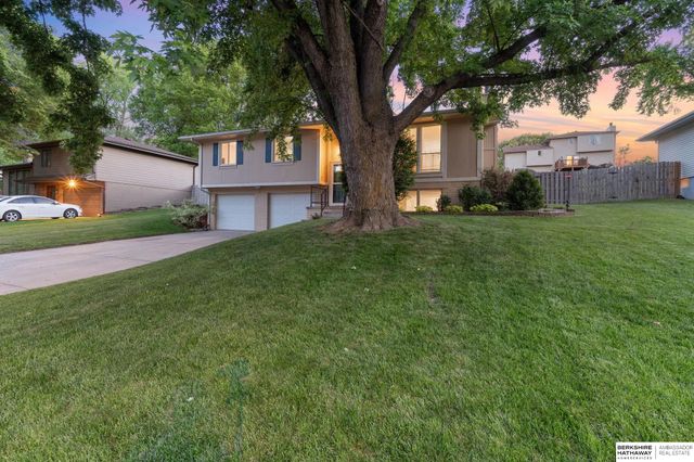 1612 Peterson Drive, Omaha, NE 68130