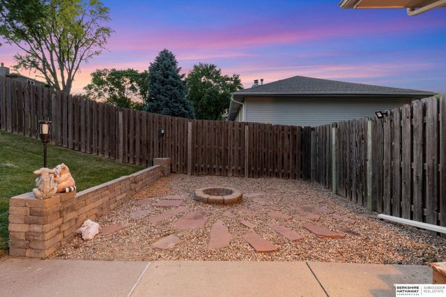 1612 Peterson Drive, Omaha, NE 68130