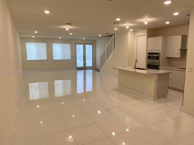 10445 NW 66th St 10445, Doral, FL 33178