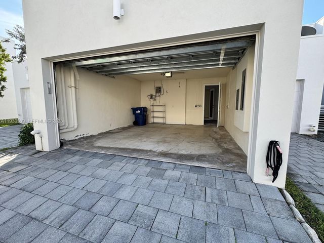 10445 NW 66th St 10445, Doral, FL 33178