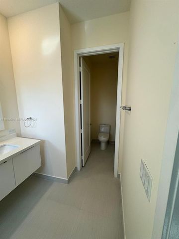 10445 NW 66th St 10445, Doral, FL 33178