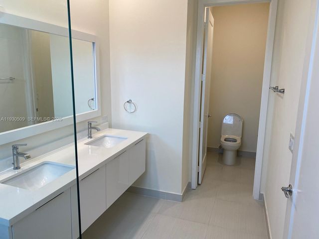 10445 NW 66th St 10445, Doral, FL 33178