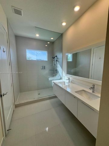 10445 NW 66th St 10445, Doral, FL 33178