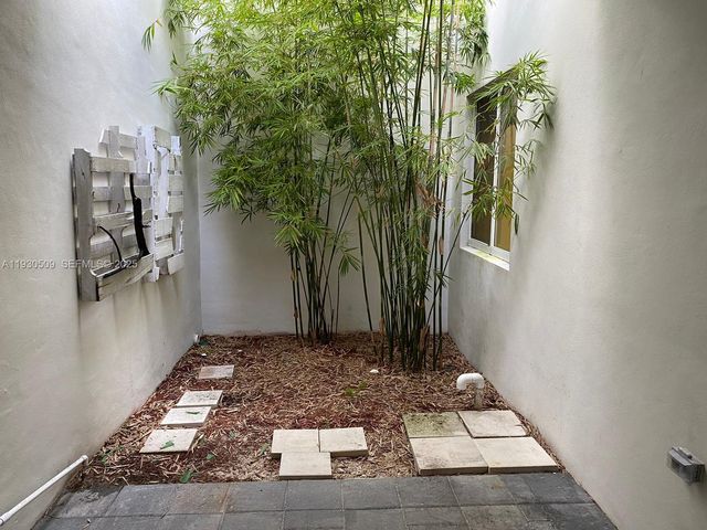 10445 NW 66th St 10445, Doral, FL 33178