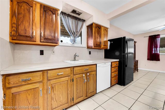 3450 Pershing Street, Wayne, MI 48184