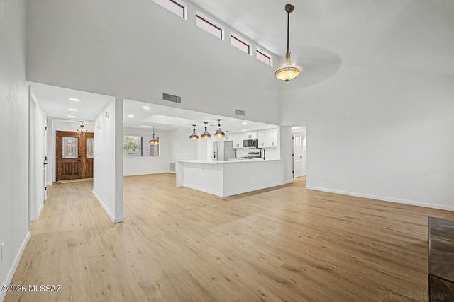 10881 E Camino Miramonte, Tucson, AZ 85749