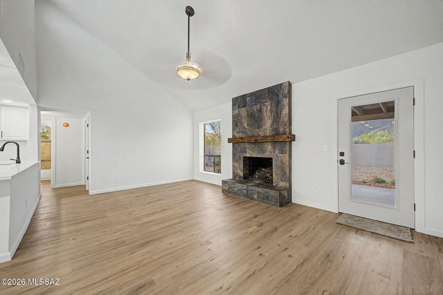 10881 E Camino Miramonte, Tucson, AZ 85749