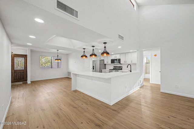 10881 E Camino Miramonte, Tucson, AZ 85749