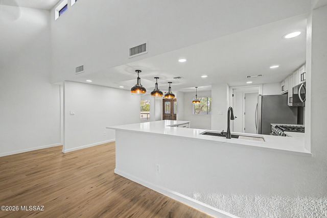 10881 E Camino Miramonte, Tucson, AZ 85749