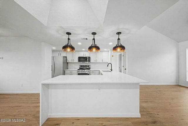 10881 E Camino Miramonte, Tucson, AZ 85749