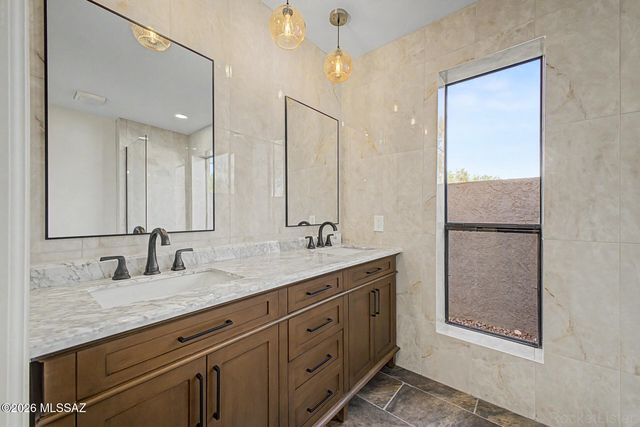 10881 E Camino Miramonte, Tucson, AZ 85749