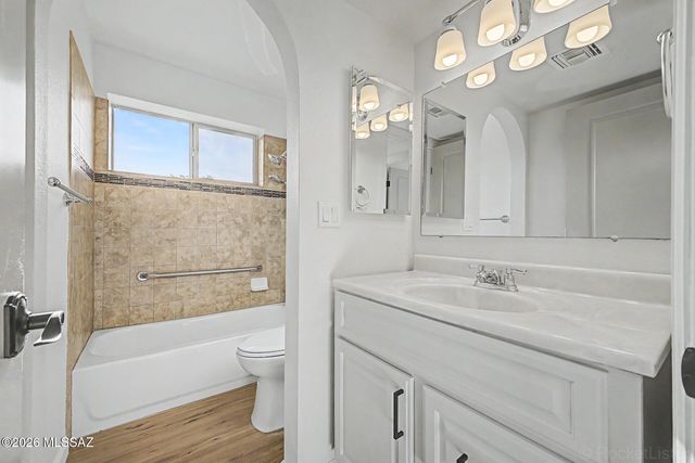 10881 E Camino Miramonte, Tucson, AZ 85749