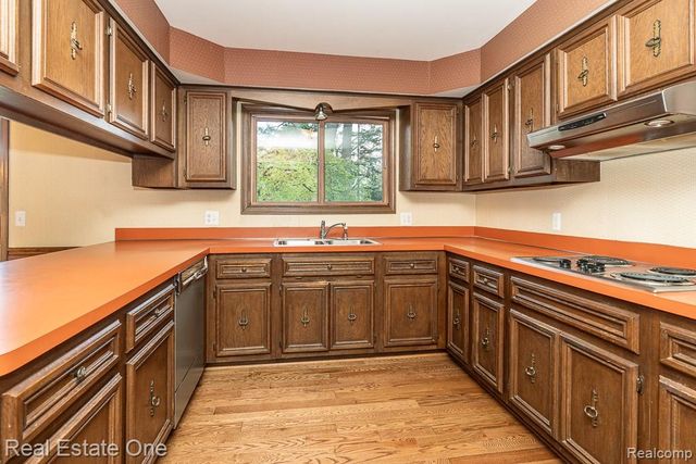 1020 Hidden Lane, Rochester Hills, MI 48309