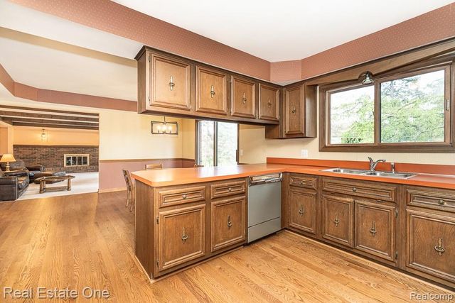 1020 Hidden Lane, Rochester Hills, MI 48309