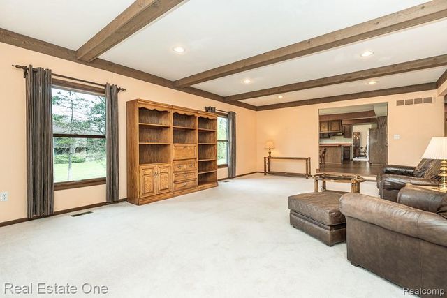 1020 Hidden Lane, Rochester Hills, MI 48309