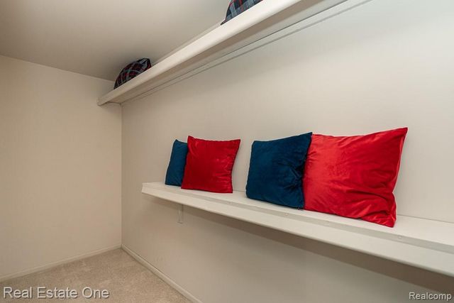 1020 Hidden Lane, Rochester Hills, MI 48309