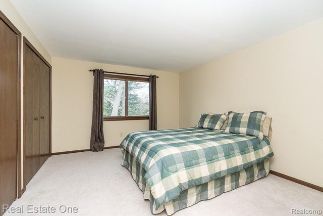 1020 Hidden Lane, Rochester Hills, MI 48309