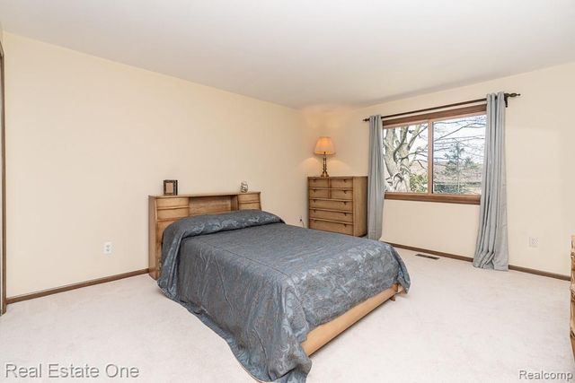 1020 Hidden Lane, Rochester Hills, MI 48309