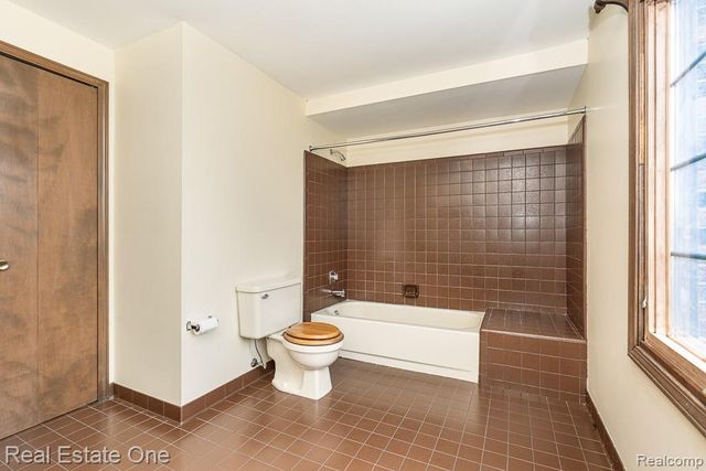 1020 Hidden Lane, Rochester Hills, MI 48309