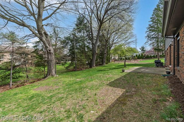 1020 Hidden Lane, Rochester Hills, MI 48309