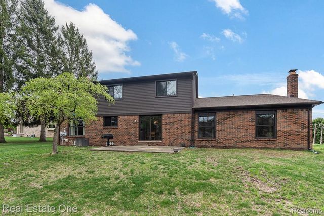 1020 Hidden Lane, Rochester Hills, MI 48309