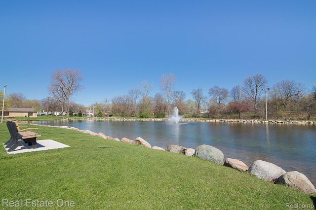1020 Hidden Lane, Rochester Hills, MI 48309