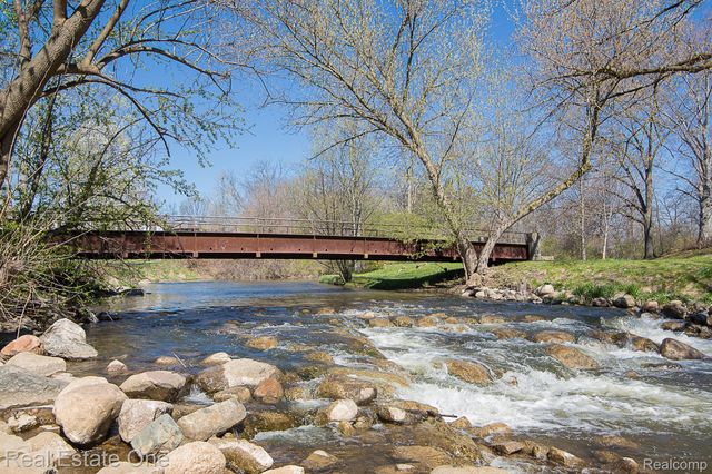 1020 Hidden Lane, Rochester Hills, MI 48309