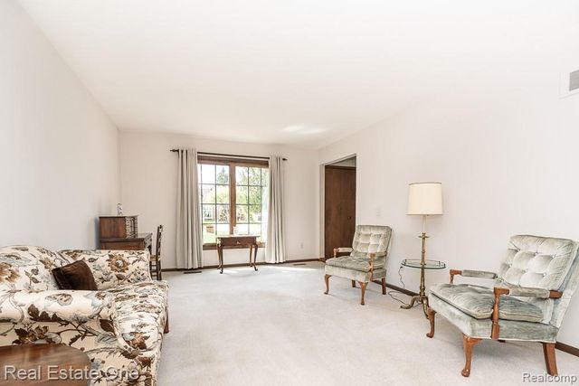1020 Hidden Lane, Rochester Hills, MI 48309