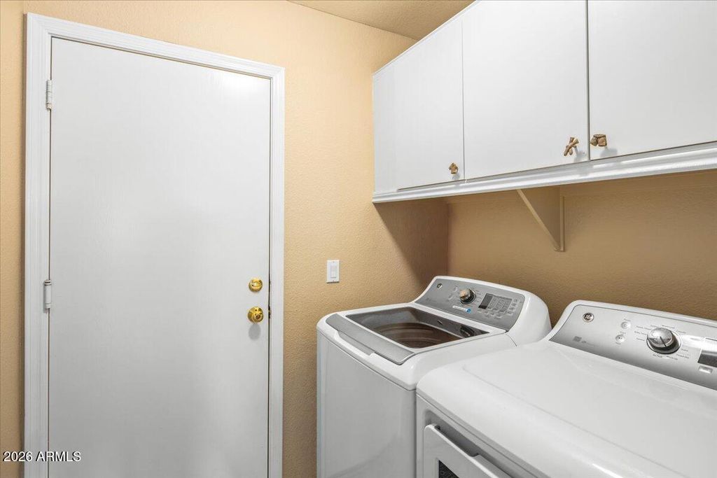 Image 13 of property listing at 33223 N SYMER Drive, Cave Creek, AZ 85331