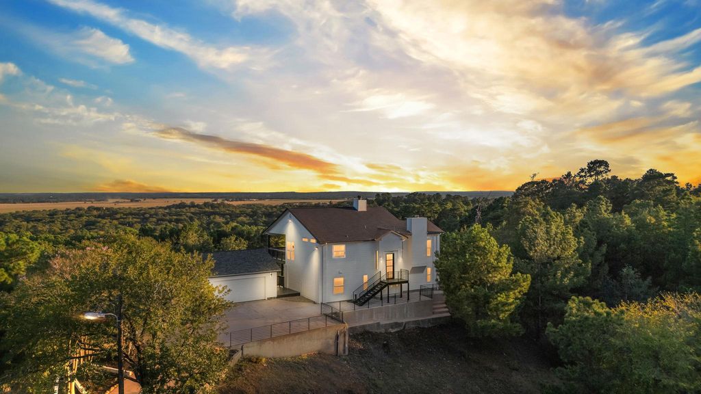 108 Koolua DR, Bastrop, TX 78602