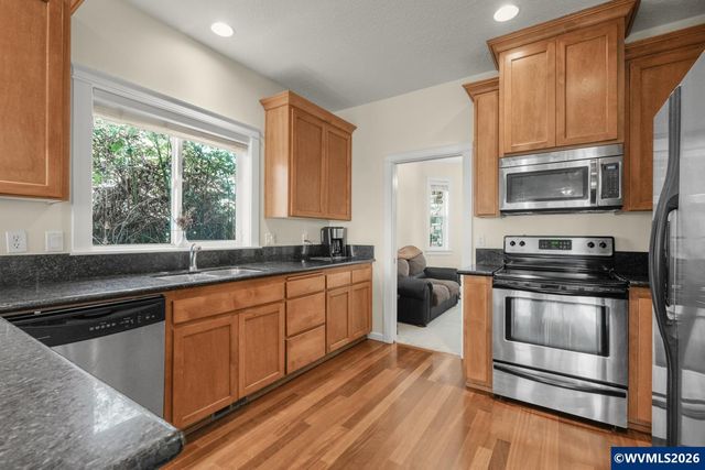 437 N 8th Pl, Carlton, OR 97111