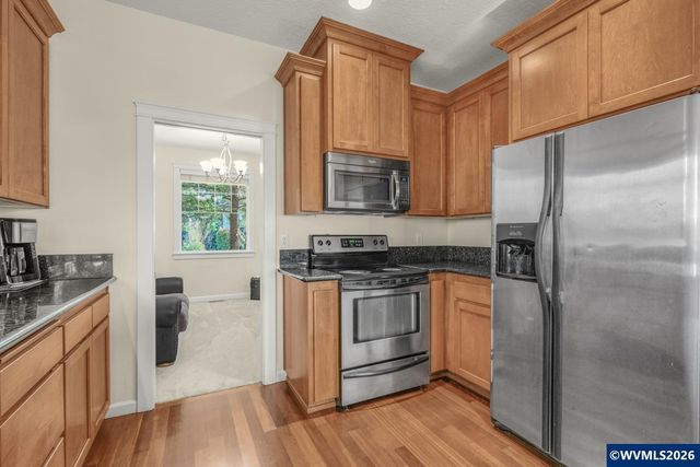 437 N 8th Pl, Carlton, OR 97111