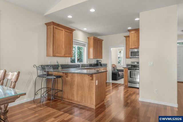 437 N 8th Pl, Carlton, OR 97111